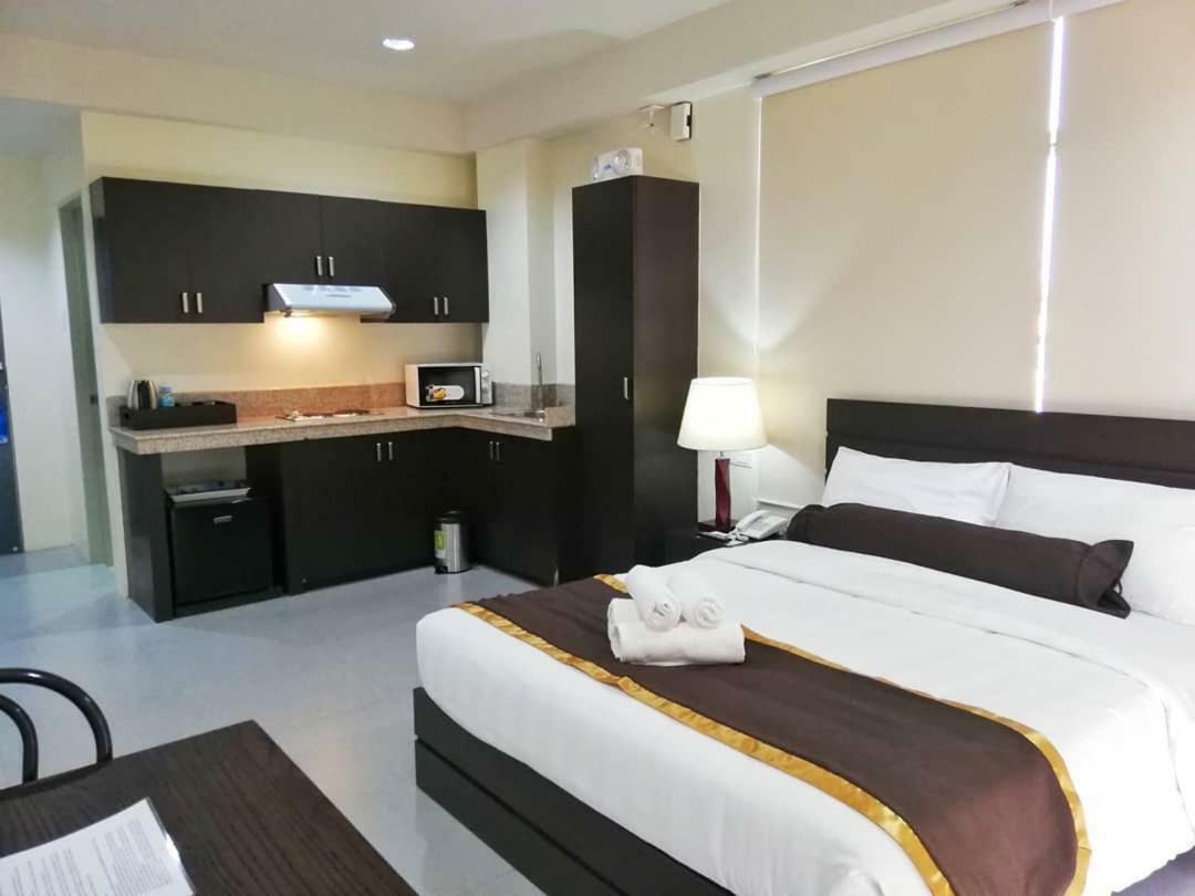 2205 Suites Lucena Exterior photo